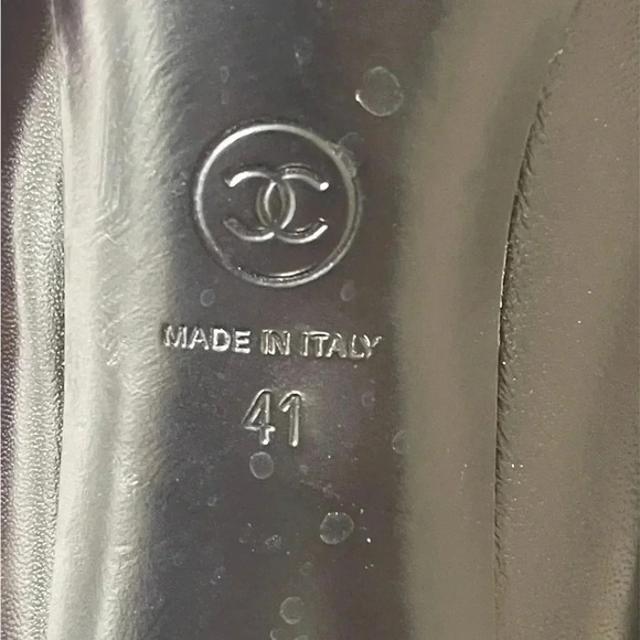 Chanel Black Leather CC Round Toe Pumps Size 8
Model Chanel number G31298 - Picture 11 of 11